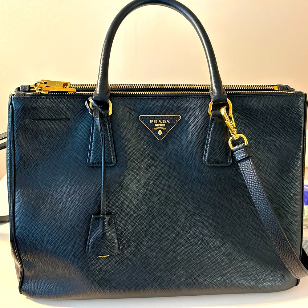 Large Prada Galleria Saffiano in Navy